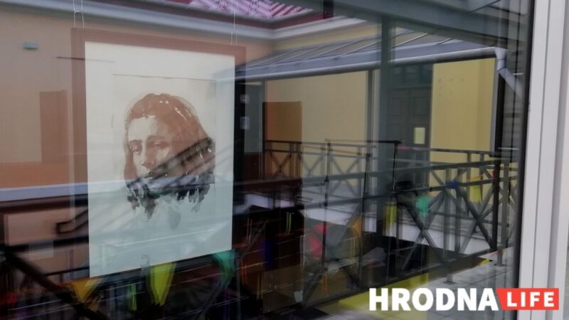 "Мы должны сосуществовать вместе". Выставка “в окнах” открылась в Гродно