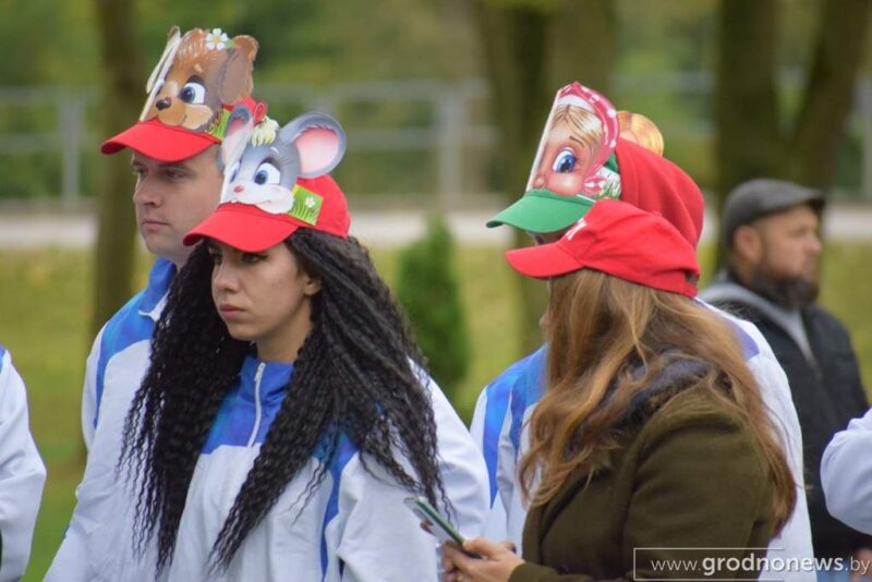 Рыбалка ў фантане, капусны боўлінг і “Цукровыя гульні”: цікавыя моманты з Дажынак у Скідзелі