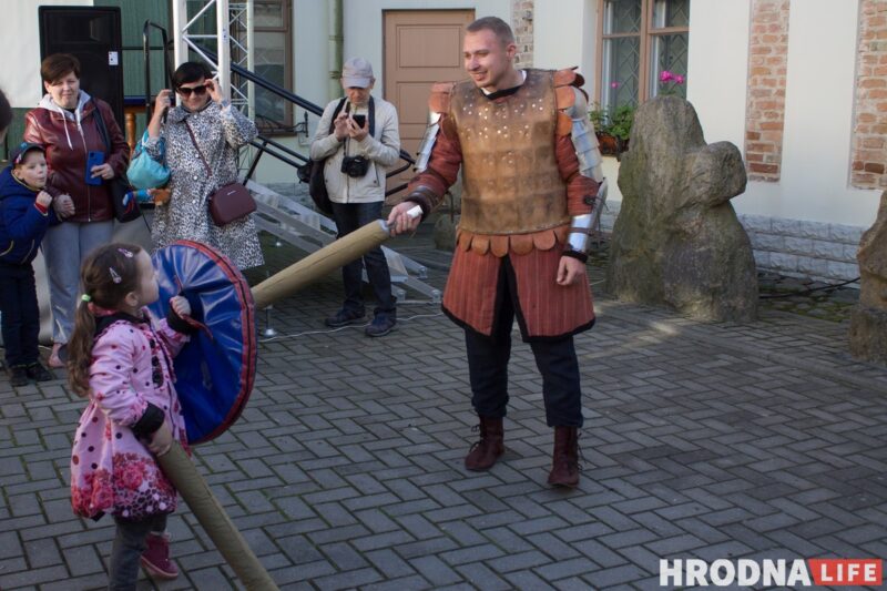 Штодзённасць сярэднявечча і шлях з варагаў у грэкі. У Гродне прайшоў фестываль з гульнямі, танцамі і паядынкамі