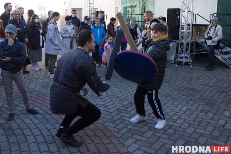 Штодзённасць сярэднявечча і шлях з варагаў у грэкі. У Гродне прайшоў фестываль з гульнямі, танцамі і паядынкамі