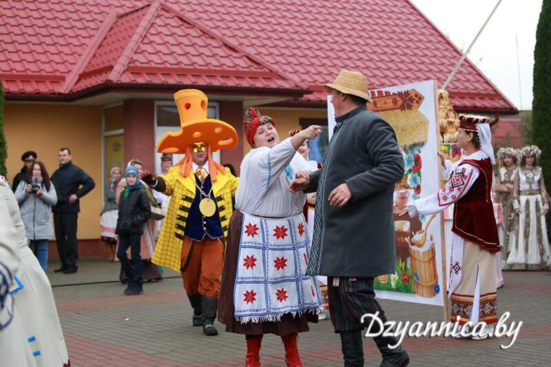 Рыбалка ў фантане, капусны боўлінг і “Цукровыя гульні”: цікавыя моманты з Дажынак у Скідзелі