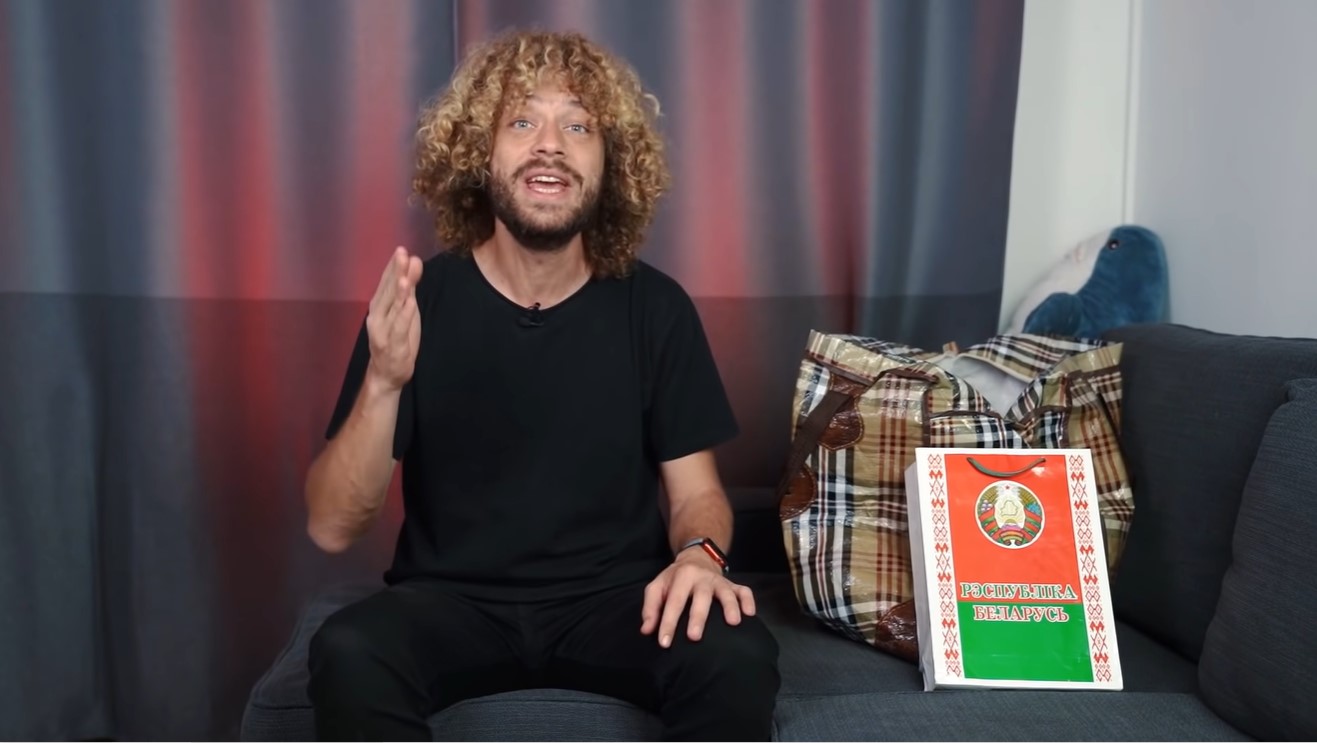 Алесь Залевский вместе с Ильей Варламовым сделали кино о Беларуси. Там есть колхозы, КГБ, Чернобыль, Мидовг и даже Шушкевич с Тихановской