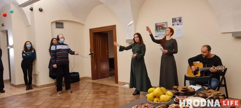 Фотовыставку Наталии Дорош "Карані" открыли в Вильнюсе. Снимки смотрели под стихи Ларисы Гениюш