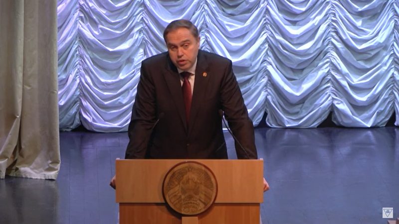 Лукашенко раскритиковал, Караник призывает. Что сказал о масках председатель облисполкома