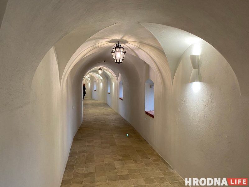 Старый замок наконец открыли. Смотрите, как он сейчас выглядит снаружи и внутри