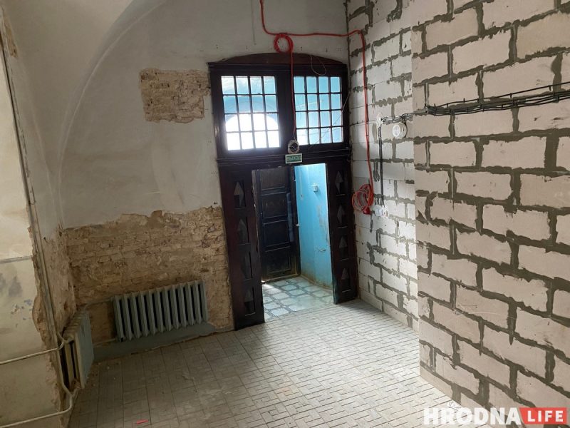 Старый замок наконец открыли. Смотрите, как он сейчас выглядит снаружи и внутри