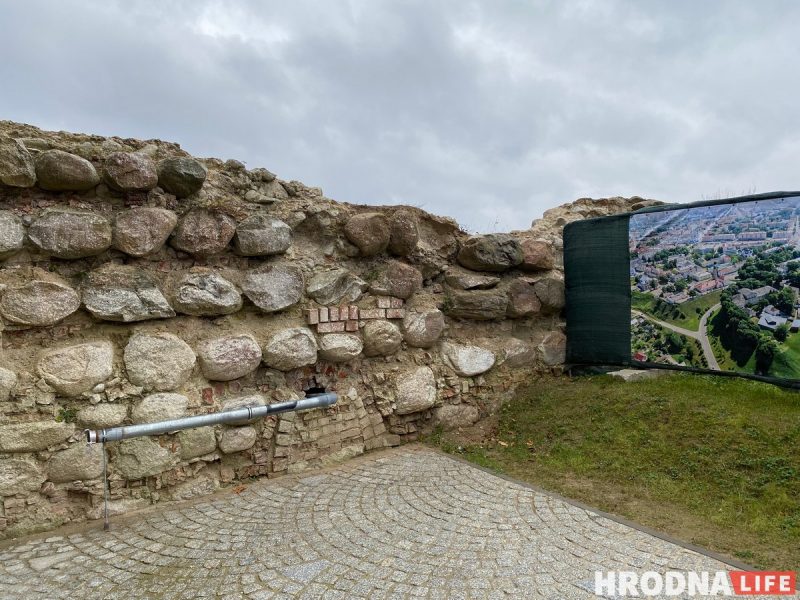 Старый замок наконец открыли. Смотрите, как он сейчас выглядит снаружи и внутри
