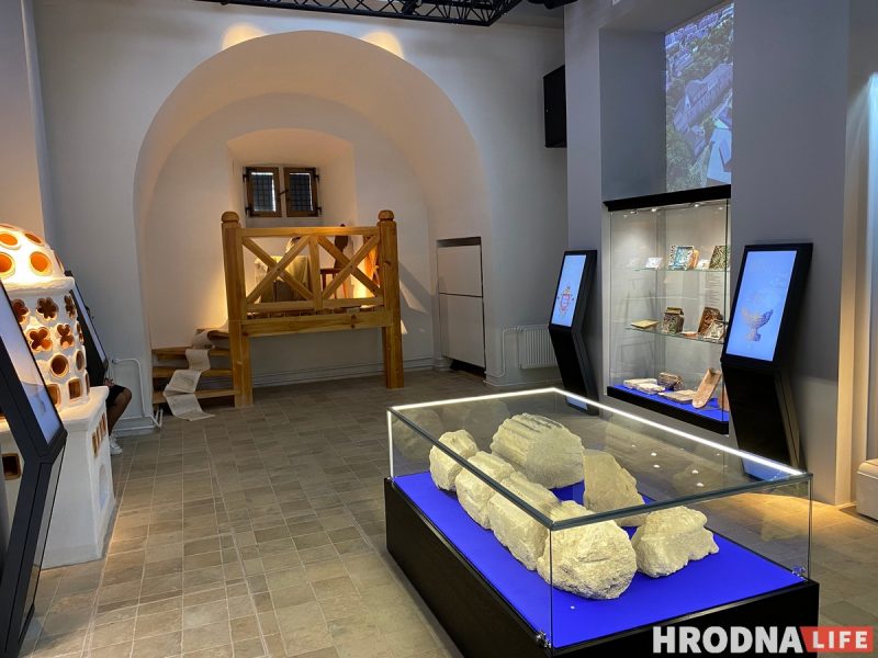 Старый замок наконец открыли. Смотрите, как он сейчас выглядит снаружи и внутри