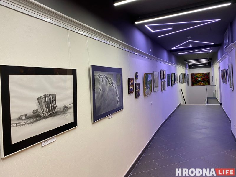 Старый замок наконец открыли. Смотрите, как он сейчас выглядит снаружи и внутри