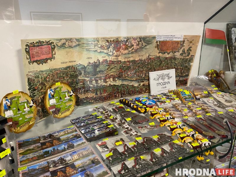 Старый замок наконец открыли. Смотрите, как он сейчас выглядит снаружи и внутри