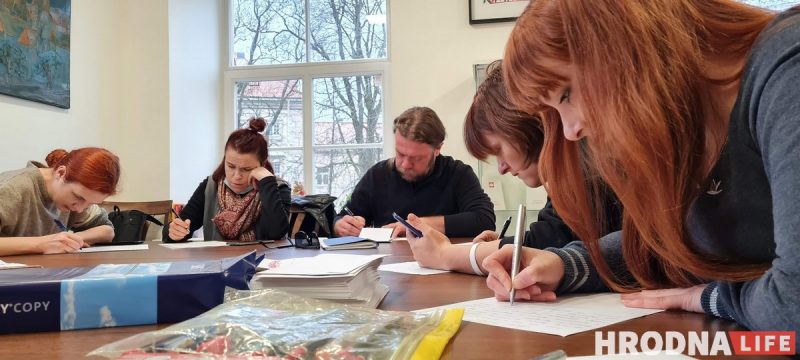 "Немного о новостях, немного о погоде". Гродненцы Вильнюса собираются вместе и пишут письма заключенным