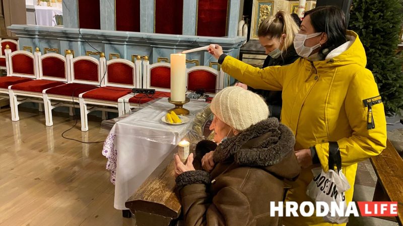 В Гродно привезли Вифлеемский огонь: впервые не через “Брузги”