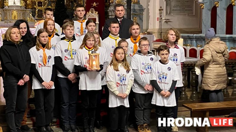 В Гродно привезли Вифлеемский огонь: впервые не через “Брузги”