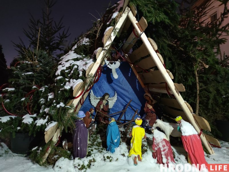 Завтра - Рождество. Как выглядят шопки в костелах Гродно накануне праздника