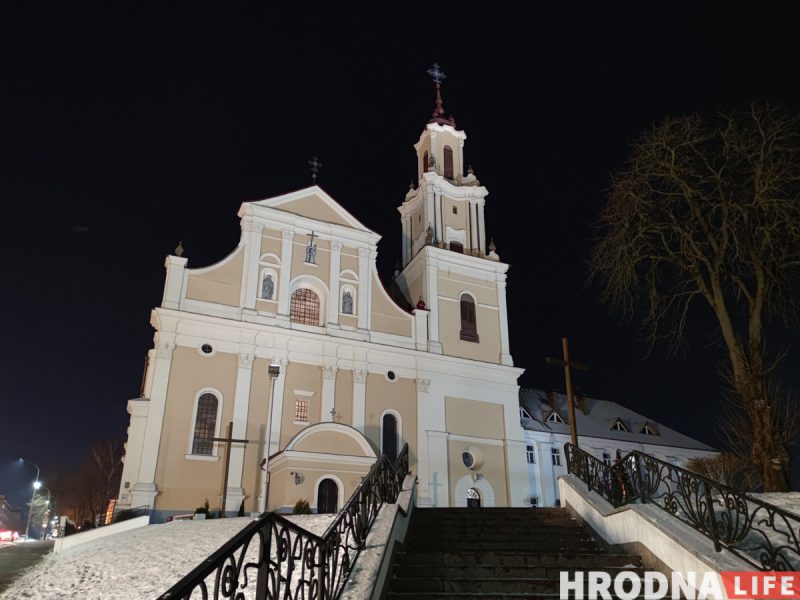 Завтра - Рождество. Как выглядят шопки в костелах Гродно накануне праздника