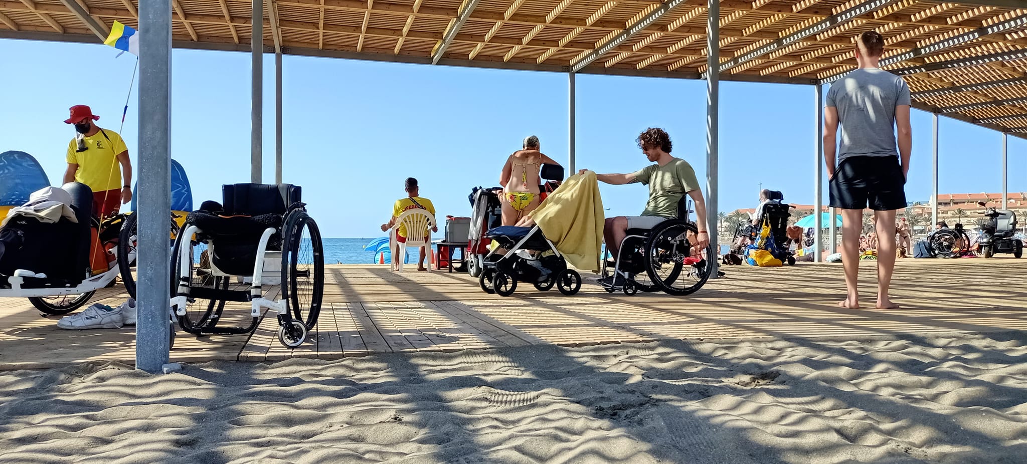 “У Беларусі было цяжка маўчаць”. Як вазочнік Саша Аўдзевіч з Ліды пераехаў на Канары і хоча адкрыць там інклюзіўны бізнес