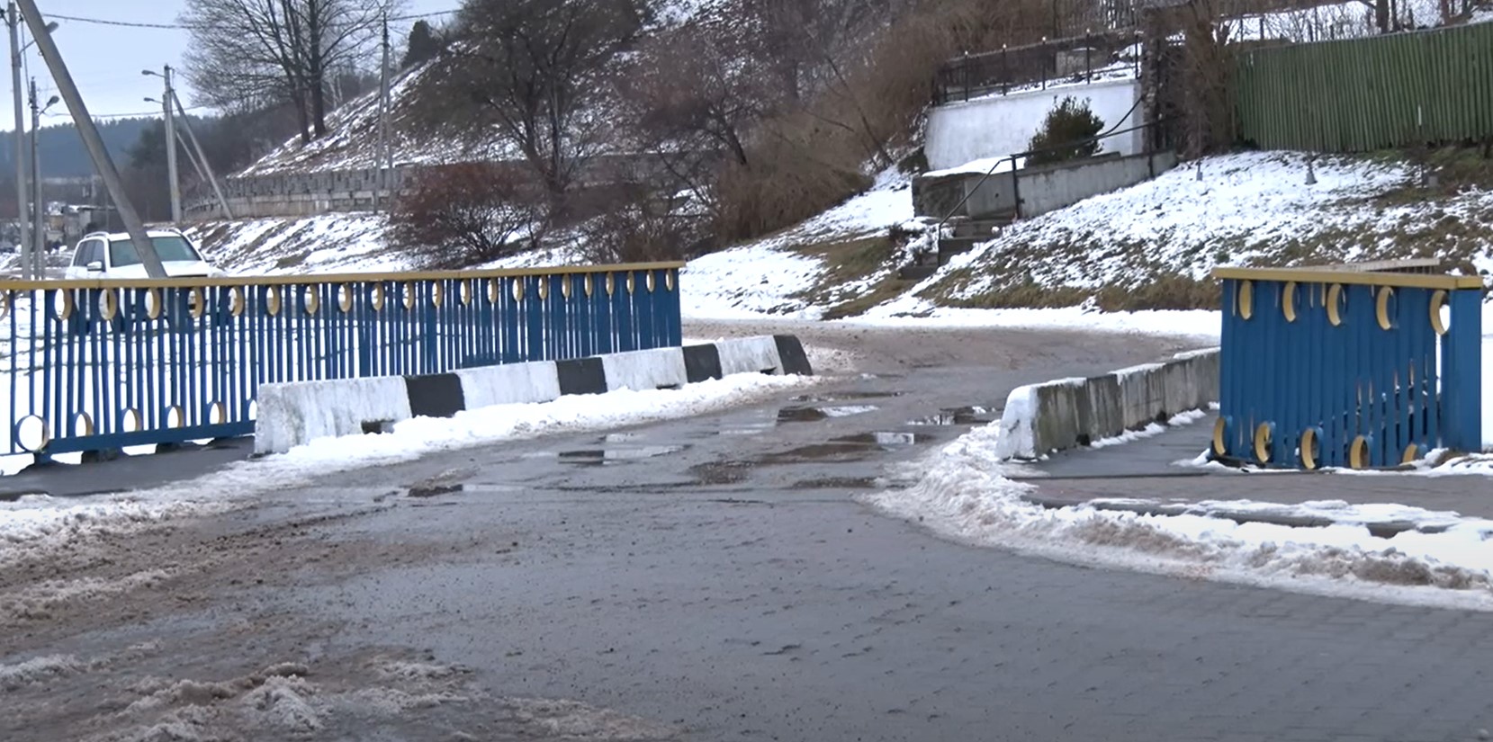 Рамантаваць мост на Рыбацкай пачнуць у 2023 годзе. Раней абяцалі скончыць летам 2022