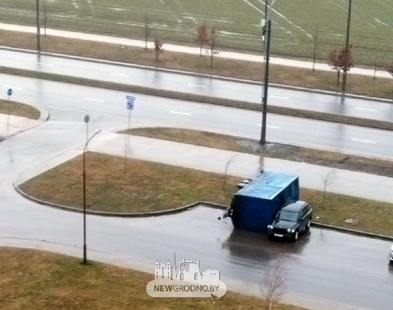 На Горновых с Mcdonald's сорвало крышу, а на Горького фонарь упал на автомобиль. Что еще пострадало в Гродно от мощного ветра