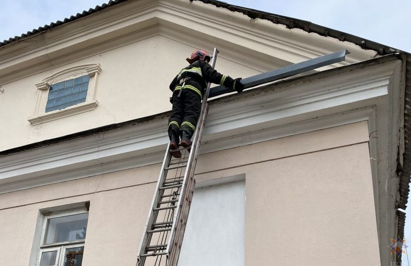 Пострадали 19 населенных пунктов: смотрите фото, что сильный ветер повредил в Гродненской области за выходные
