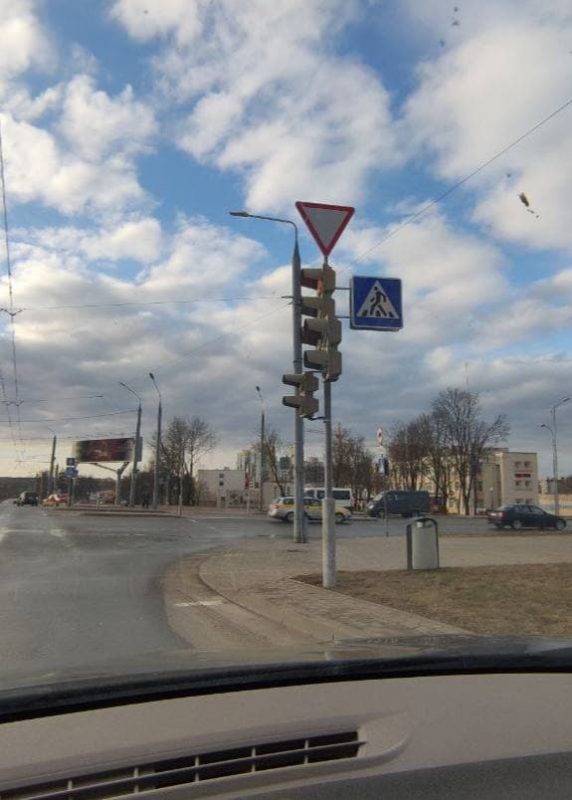 Без электричества осталось восемь населенных пунктов. Что сильный ветер еще повредил на Гродненщине