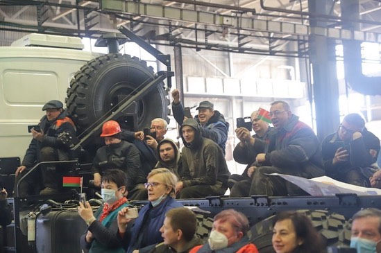 10 крымінальных артыкулаў, рэклама рэферэндуму, дамоўленасці паміж спецслужбамі. Як прайшоў тыдзень у Гродне і вобласці Акция "Навстречу Референдуму". Фото: Администрация Октябрьского района