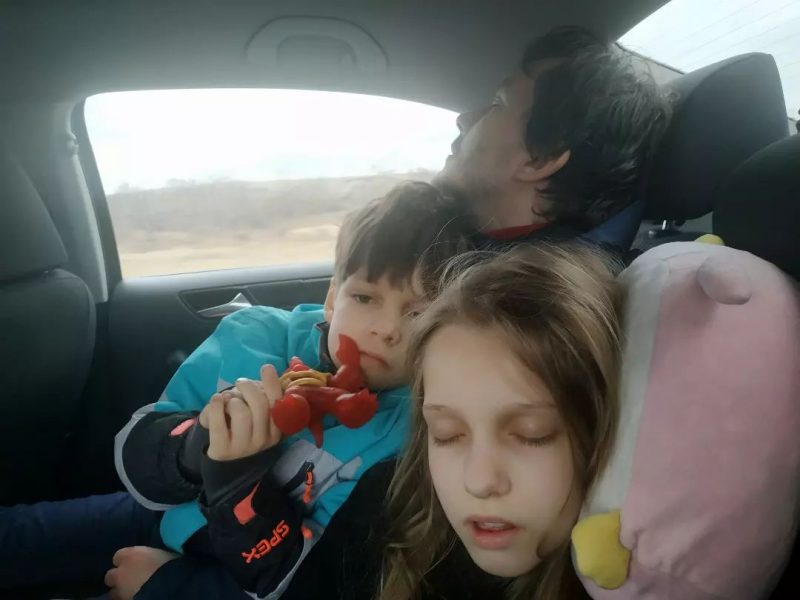 "Нашы мужыкі тут паміраюць, а вы сваіх вывозіце”. Як беларусы ўцякалі ад вайны ва Украіне