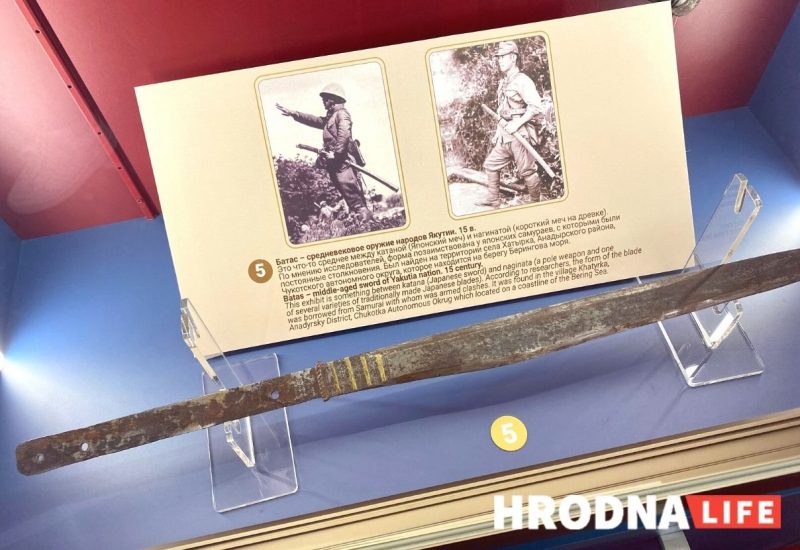 Холодное оружие, рыцарские доспехи и семейные реликвии. Бывший директор мясокомбината открыл в Гродно галерею-музей