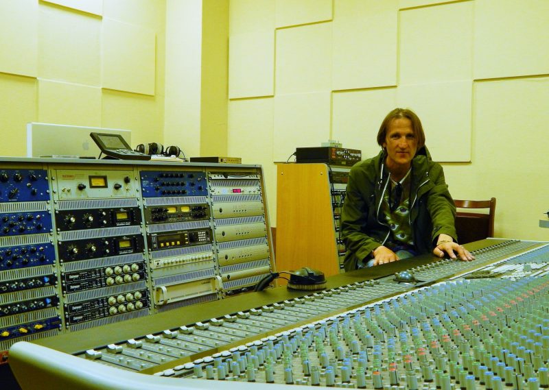 Джамбеи, дарбуки и золотой варган. Что ещё понадобилось Юрию Дубовику, что бы создать альбом