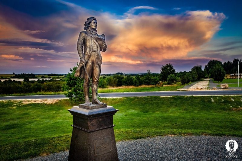 Больш за 1000 помнікаў, 650 ілюстрацый і тысячы кіламетраў дарогі. Гродзенскія гісторыкі напісалі кнігу пра мастацкую спадчыну Беларусі