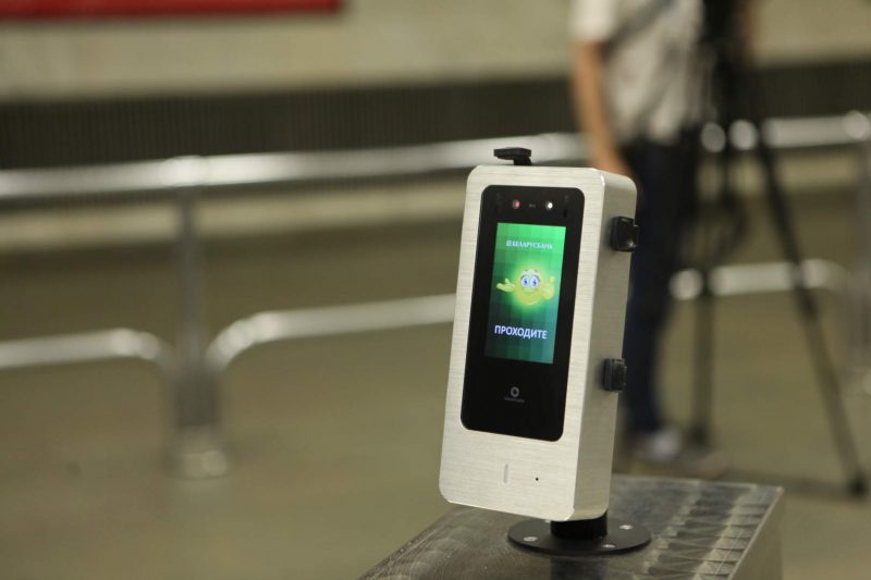 Удобство или тотальный контроль? В Беларуси вводят систему оплаты по лицу