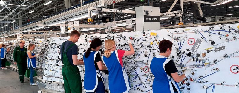 На Гродненской “Радиоволне” сотрудники пишут заявления на увольнение. Работы всё меньше и на других предприятиях