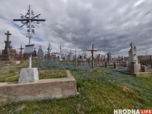 У 90-х - крошка, зараз - граніт. Ці існуе "могілкавая мода" і колькі яна каштуе Старыя могілкі ў Гродне