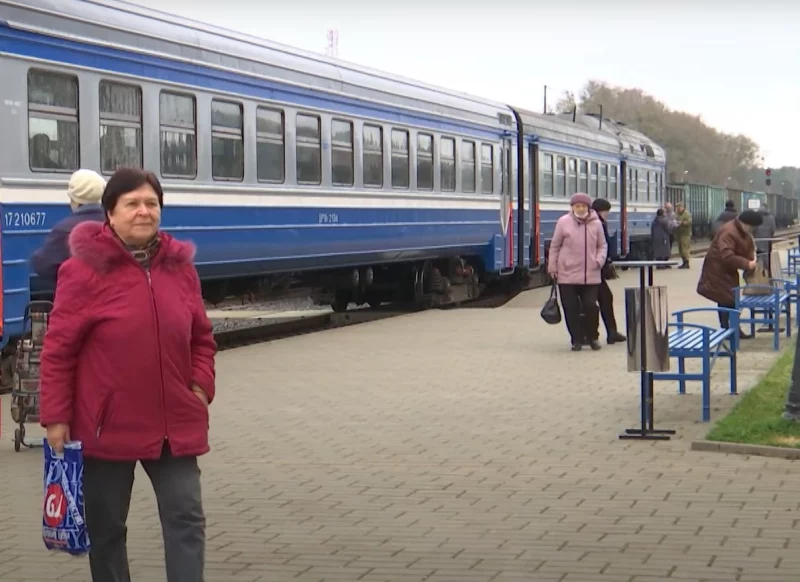 Пенсіянеры самі палічылі пасажырапаток і хочуць пісаць Лукашэнку. Як дачнікі змагаюцца за адменены пад Гродна цягнік (абноўлена) поезд вокзал электричка