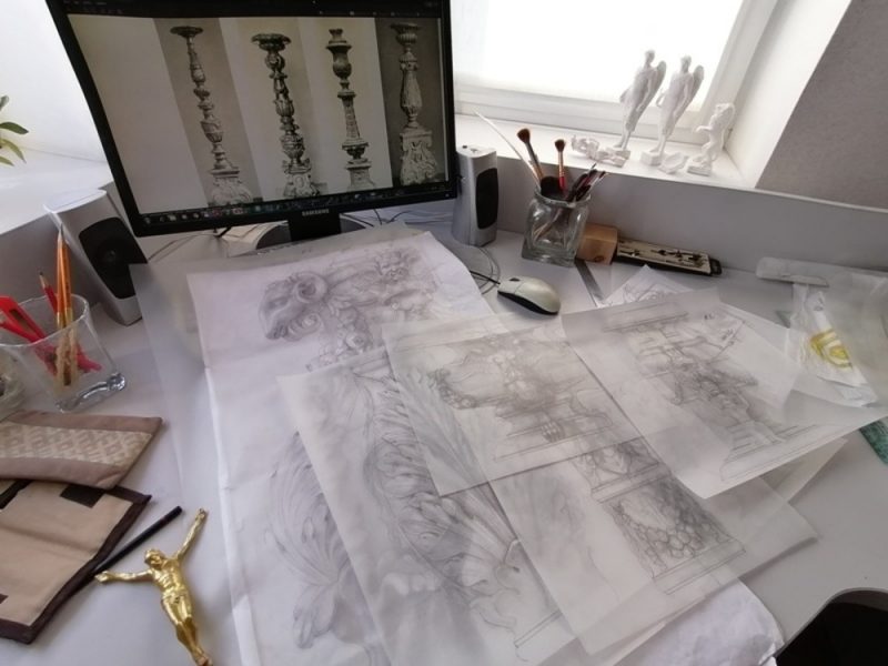 Трохметровыя падсвечнікі і жырандолі з венецыянскага шкла. Дзе і як робяць асвятленне для гродзенскага Старога замка