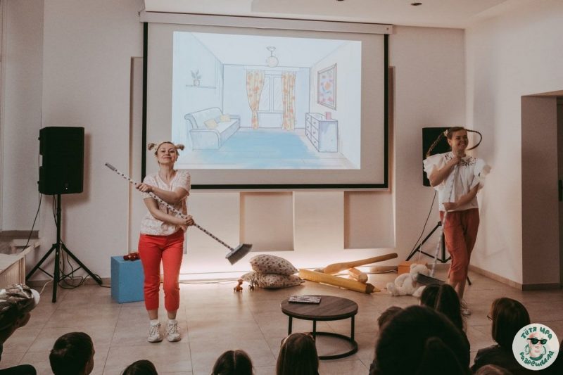 "Самыя неабароненыя зараз дзеці". Дзве акторкі з Гродна паставілі ў Польшчы казку для беларускіх і ўкраінскіх дзяцей