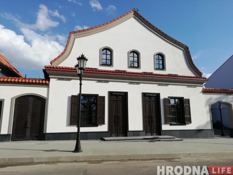 "Он подвергается критике, но это первый такой проект". На Замковой открыли "Дом рыбака"