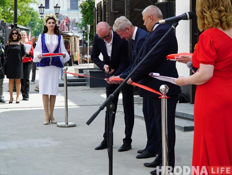 "Он подвергается критике, но это первый такой проект". На Замковой открыли "Дом рыбака"