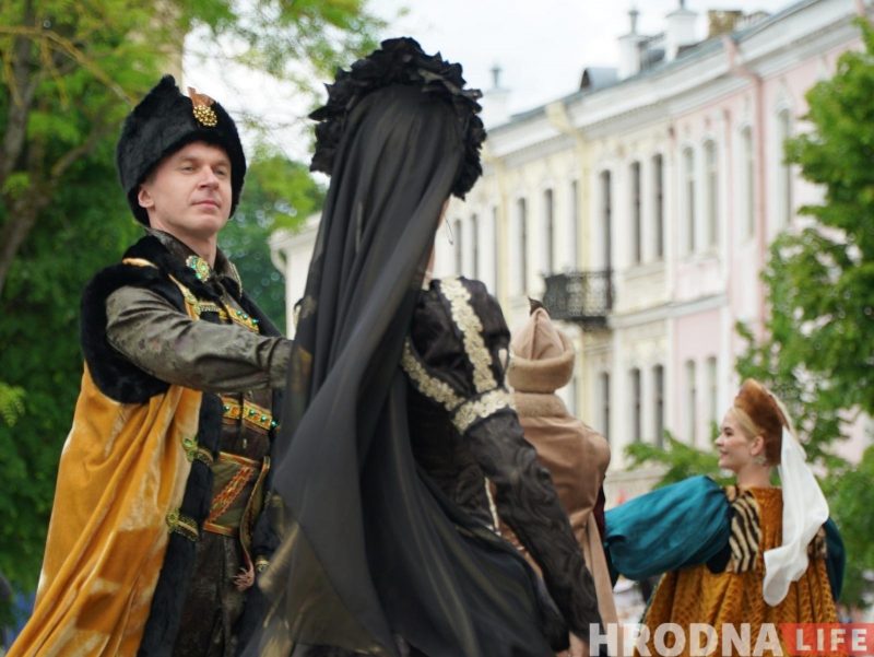 "Он подвергается критике, но это первый такой проект". На Замковой открыли "Дом рыбака"