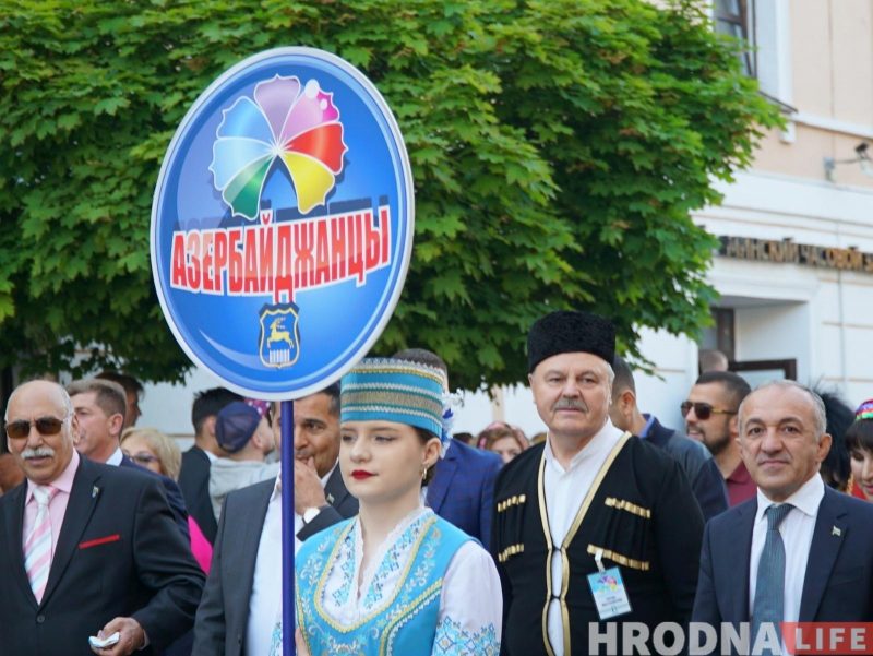 "Каравай гасціннасці" - каждой нации. XIII Фестиваль национальных культур открыла колонна во главе с барабанщиками