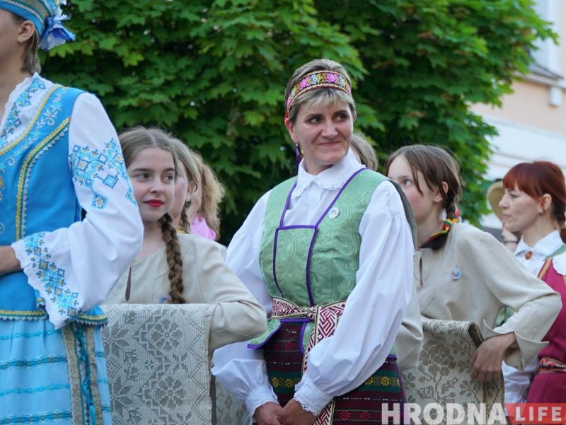 "Каравай гасціннасці" - каждой нации. XIII Фестиваль национальных культур открыла колонна во главе с барабанщиками