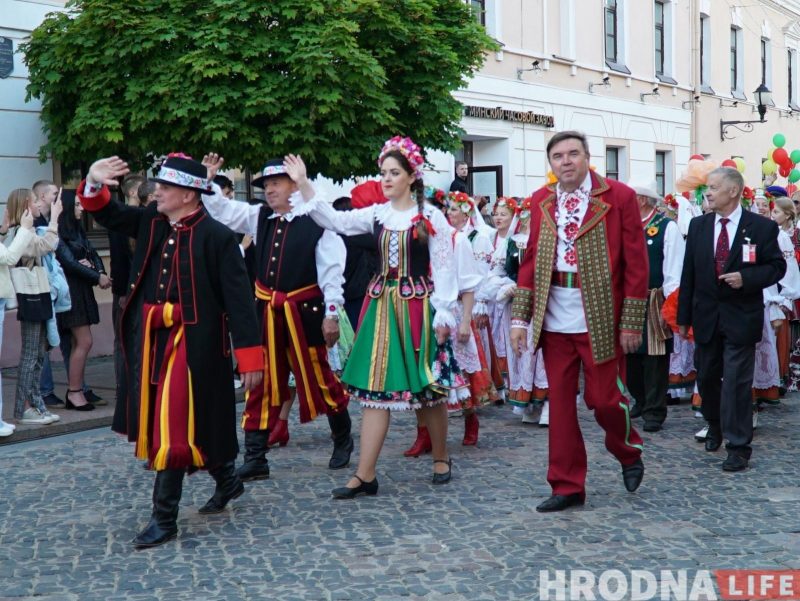 "Каравай гасціннасці" - каждой нации. XIII Фестиваль национальных культур открыла колонна во главе с барабанщиками