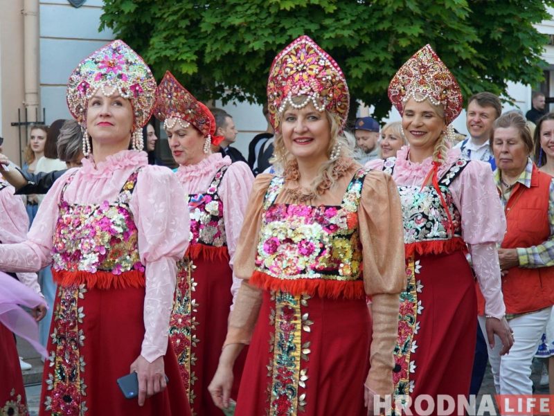 "Каравай гасціннасці" - каждой нации. XIII Фестиваль национальных культур открыла колонна во главе с барабанщиками