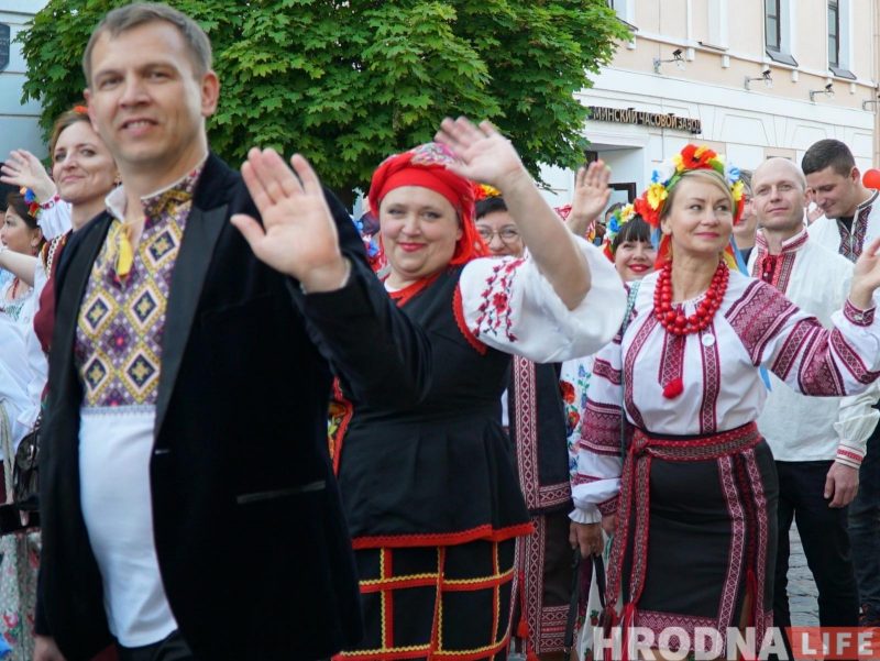 "Каравай гасціннасці" - каждой нации. XIII Фестиваль национальных культур открыла колонна во главе с барабанщиками