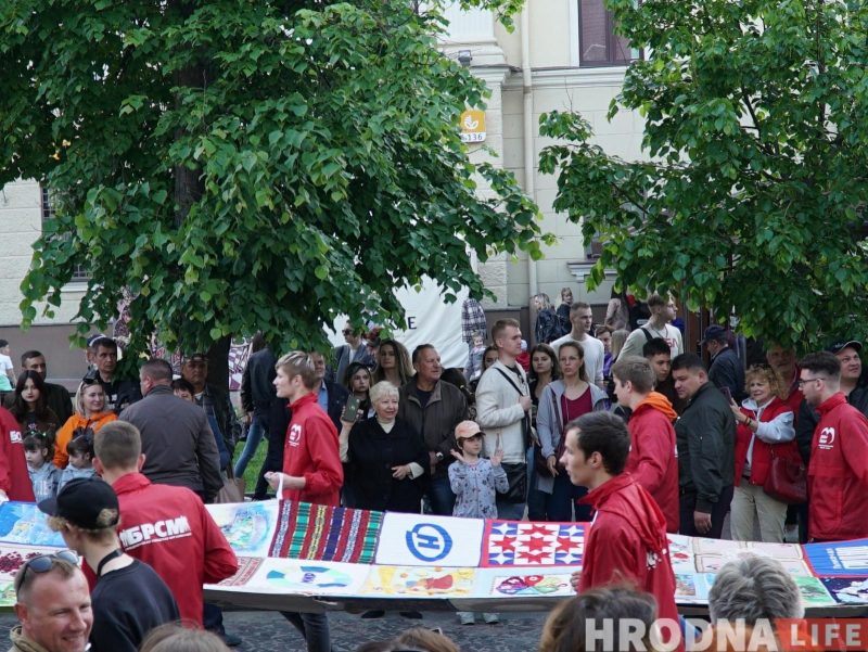 "Каравай гасціннасці" - каждой нации. XIII Фестиваль национальных культур открыла колонна во главе с барабанщиками