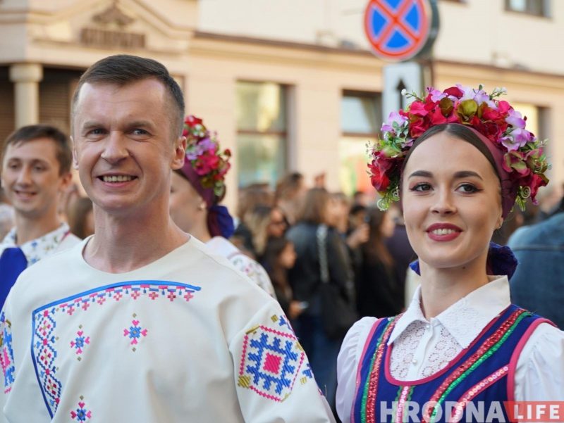 "Каравай гасціннасці" - каждой нации. XIII Фестиваль национальных культур открыла колонна во главе с барабанщиками