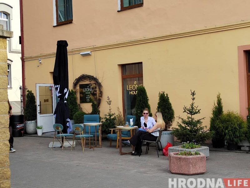Летние террасы - 2022: какие кафе в центре Гродно выставили уличные площадки