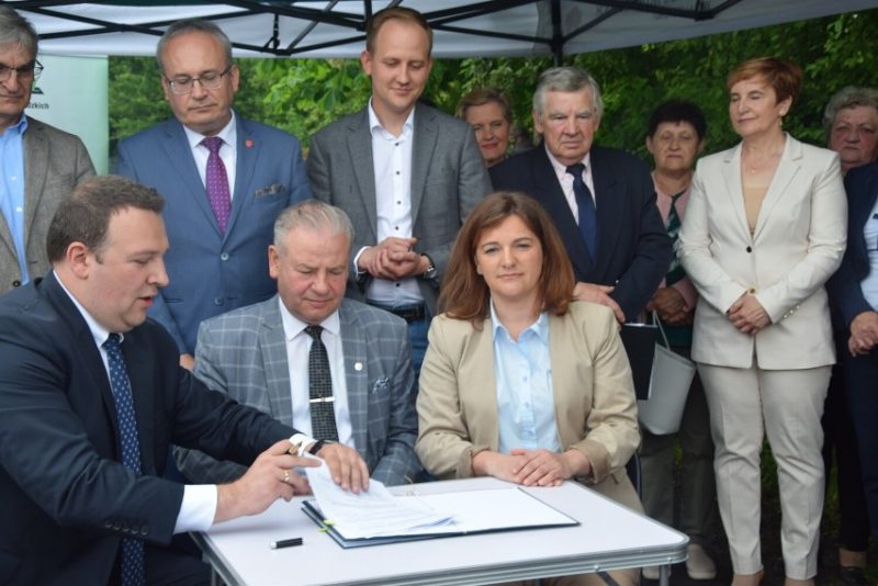 Гатуй хутка, еш павольна. Салата з дзікаросаў і хатні лаваш да нядзельнага сняданка