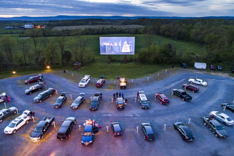 На Юбилейное озеро возвращается автокинотеатр. Какие фильмы покажут и сколько это стоит?