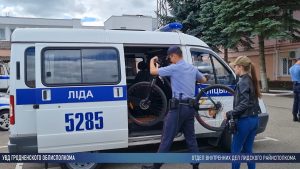 Асцярожна, "веласіпедзісты"! У Лідзе міліцыянты ў цывільным патрулююць вуліцы на роварах