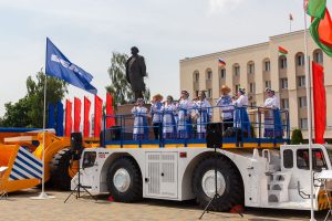 МАЗ з ралі "Дакар" і цягач для самалёта як сцэна. Якую тэхніку паказалі гродзенцам на выставе Форуму рэгіёнаў